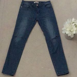 Forever 21 girls jeans with knee cutouts